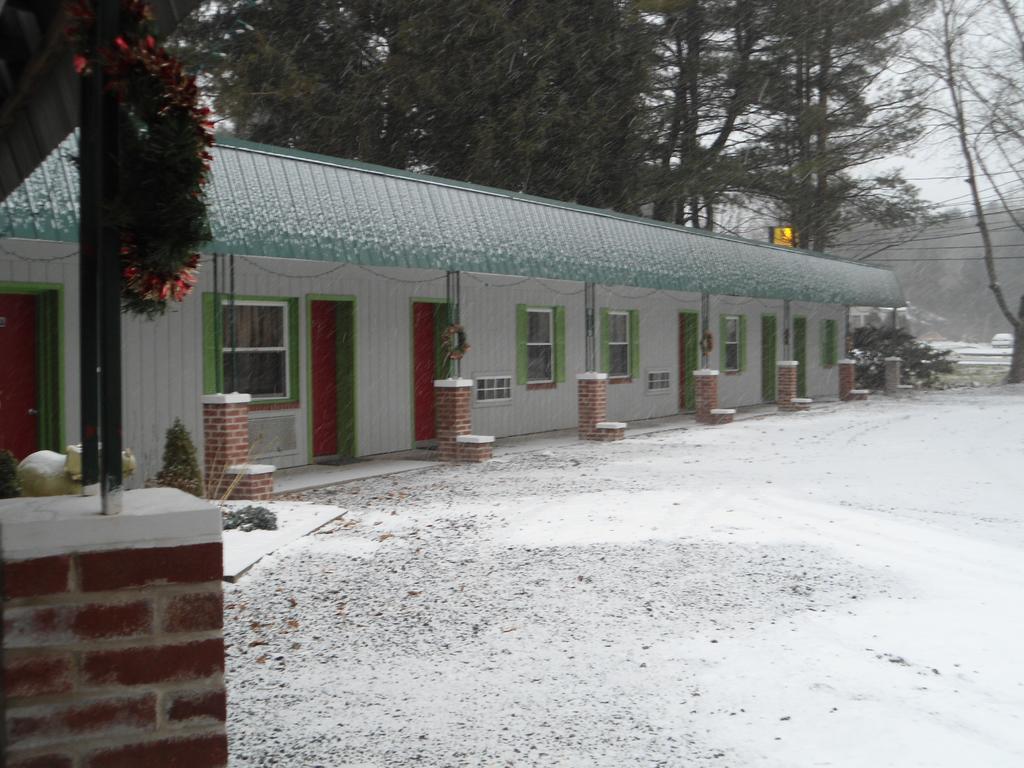 Flower Field Inn And Cottages Stroudsburg Exterior photo
