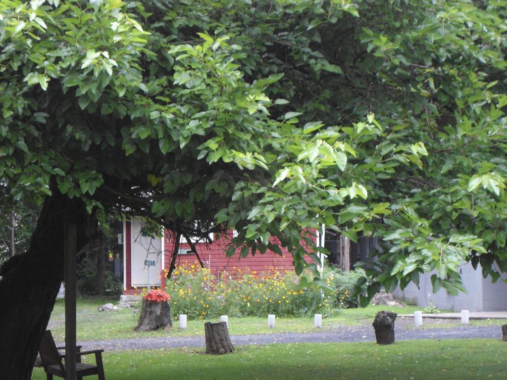 Flower Field Inn And Cottages Stroudsburg Exterior photo