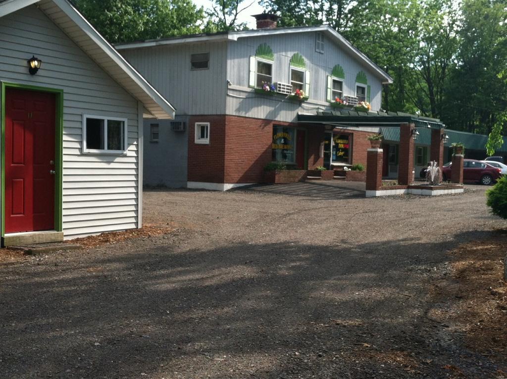 Flower Field Inn And Cottages Stroudsburg Exterior photo